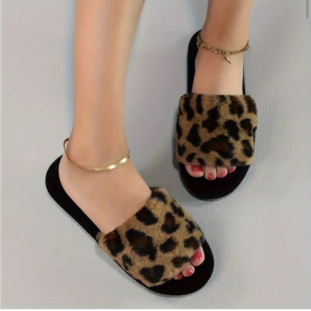 NWT Leopard Print Plush Slippers